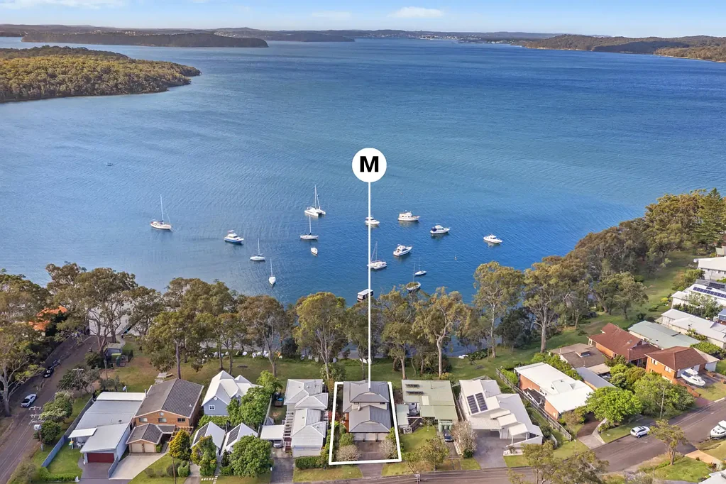 Gwandalan 5房  Impressive north east waterfront with deep water frontage