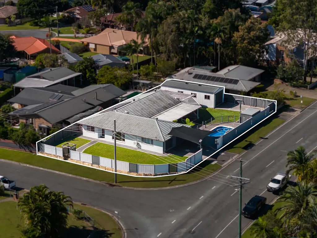 Morayfield 4房 占地1,013平方米的家庭住宅，带棚屋、泳池和侧面通道 Family Living on 1,013m2 with Shed, Pool & Side Access