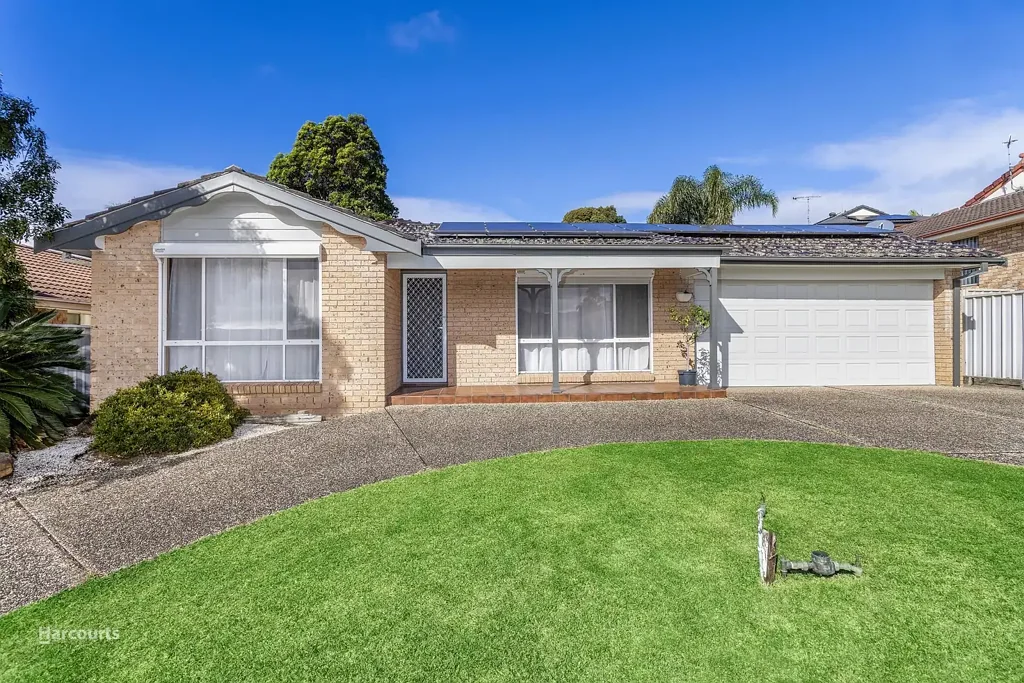 Albion Park 4房  Four Bedrooms, Two Living Areas And A Pool,  Albion Park Family Living At Its Best