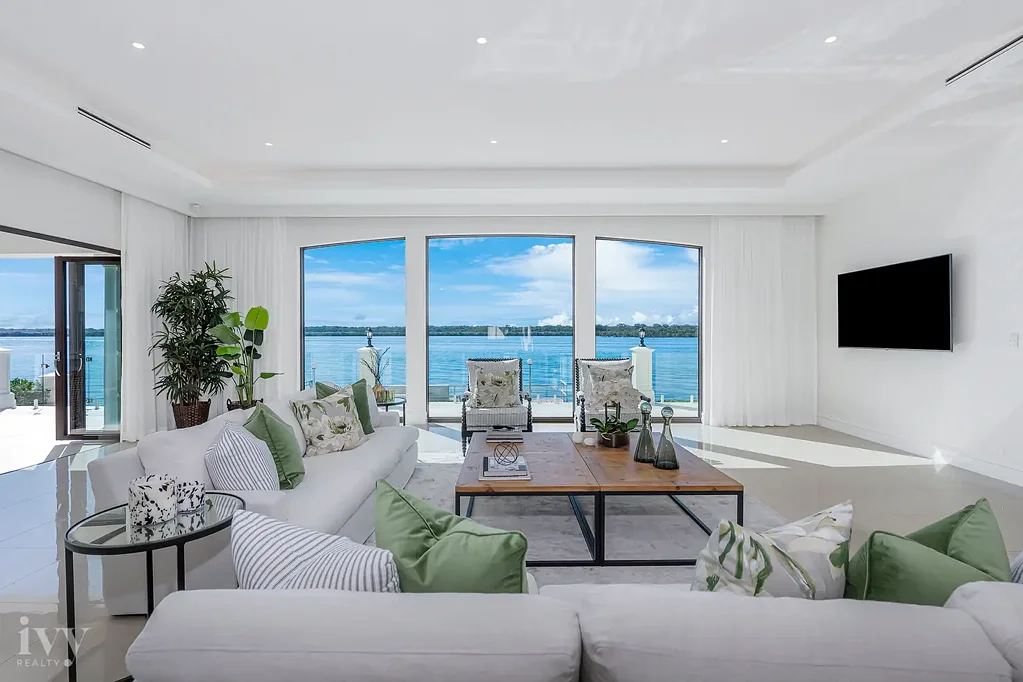 Paradise Point 6ਬੈੱਡਰੂਮ "Villa Amalfi" - 4-Level Entertainer with Uninterrupted Broadwater Vistas