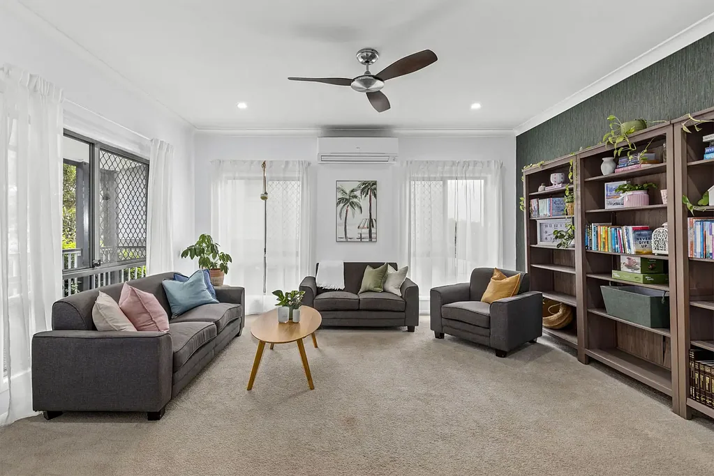 Mitchelton 5 Slaapkamer Generous Family Entertainer Moments from Parks, Schools and Transport