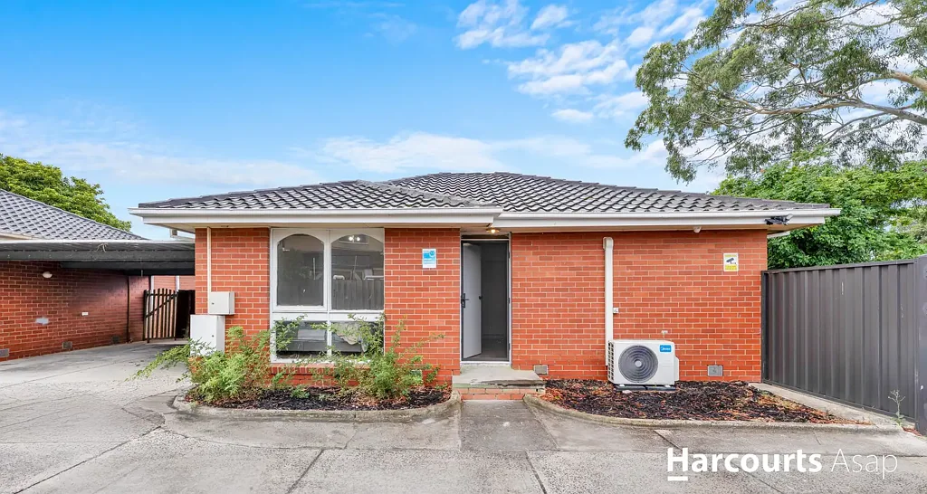 Dandenong 2房 价格实惠 维护轻松 靠近便利 静谧街区 现代翻新 宽敞卧室 安全庭院 优越位置 HIDDEN GEM IN A QUIET FOUR — SMALL BLOCK, BIG CONVENIENCE !
