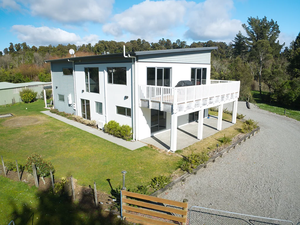 Ross 3બેડરૂમ Large family retreat with self contained living