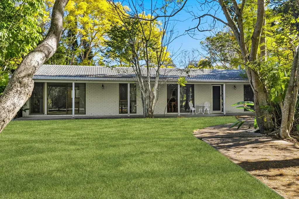 Bellbowrie 2 Bedroom Spacious Two-Bedroom, Two-Bathroom Home on 1,174m² with Future Potential