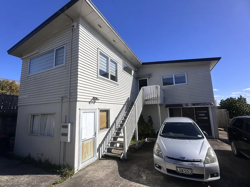 Three Bedrooms Home in Hillsborough