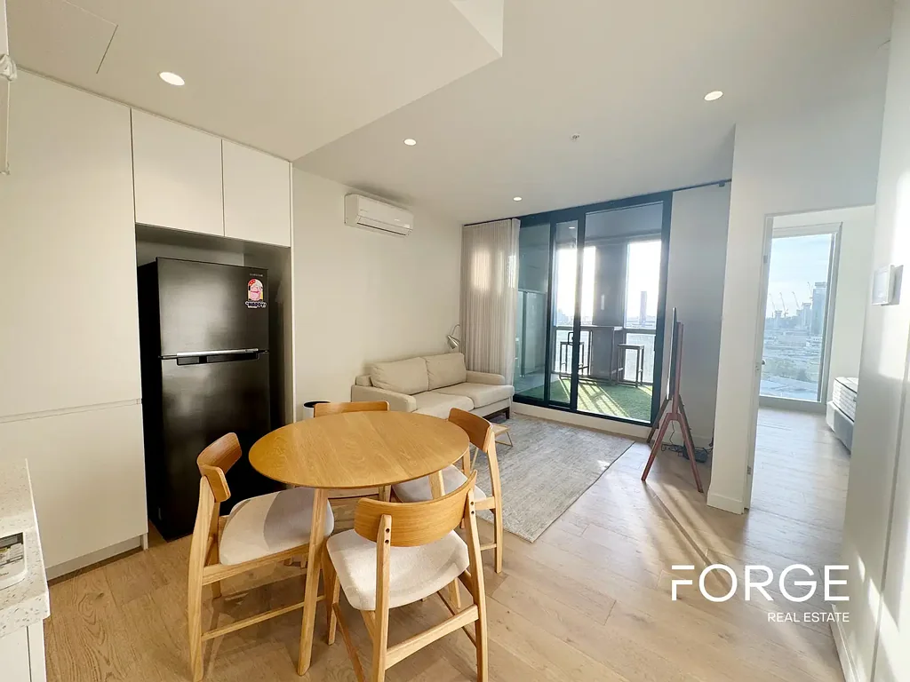 Furnished 1 Bedroom 1 Study Apartment 6 Month Lease Minimum