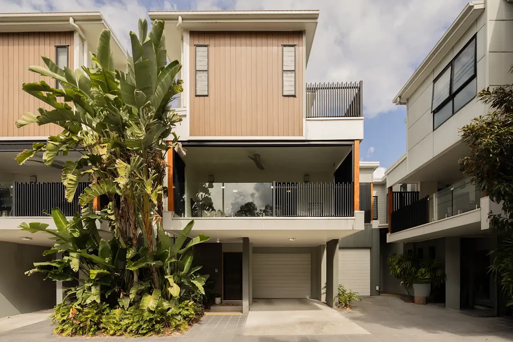 Coorparoo 3ਬੈੱਡਰੂਮ Architectural Townhome Steps From Martha Street Precinct