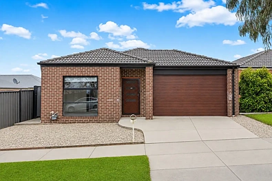 Pakenham 3房 全新翻修的住宅，位于绝佳的Pakenham地段 Freshly Renovated Living in an Incredible Pakenham Location
