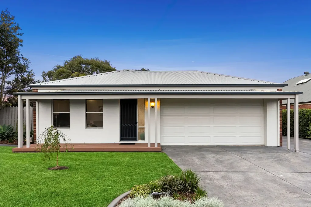 Hamlyn Heights 3房  Timeless Family Living in a Sought-After Location