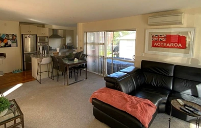 2 Bedrooms 2 Bathrooms Double Garage Home in M...