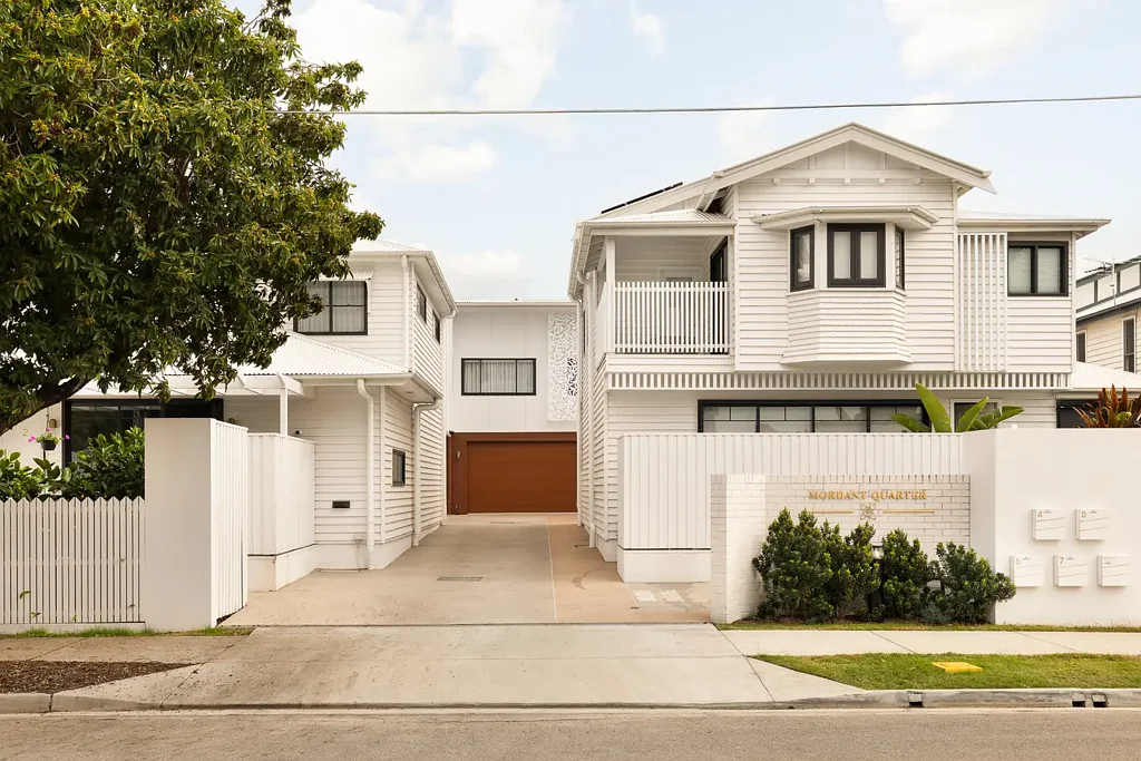 Ascot 3कमरा Sophisticated Living: Near New Townhome with Private Courtyard in Ascot