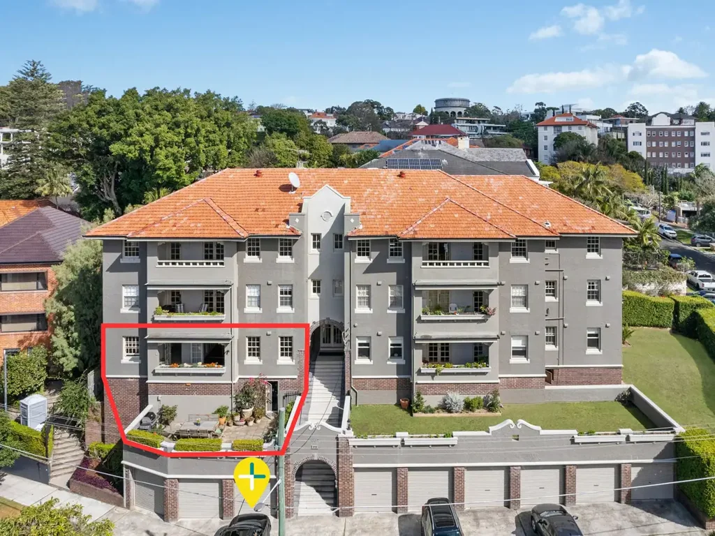 "SIMPLY STUNNING!" GRAND GARDEN APARTMENT ENJOYS IDEAL N/E ASPECT, HARBOUR VIEWS, NO COMMON WALLS + HUGE TERRACE GARDEN.