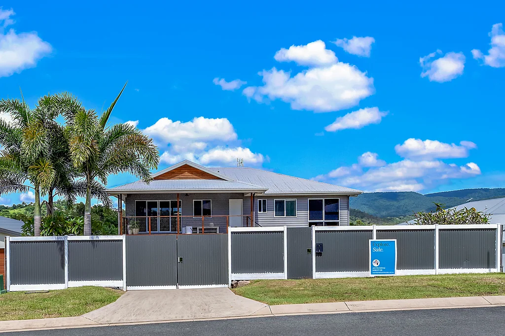 6 Pearl Street, Cannonvale, QLD 4802