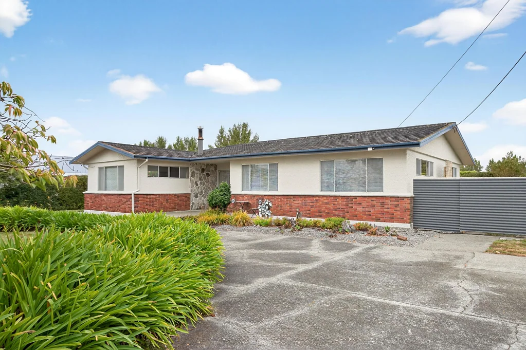 Carterton 3房  Timeless Elegance on Costley -  Price Reduction