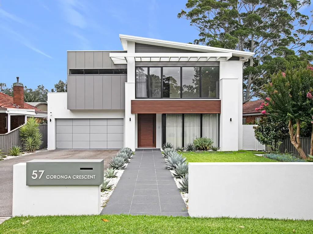 Architecturally Designed Masterpiece(Garden and pool are included)