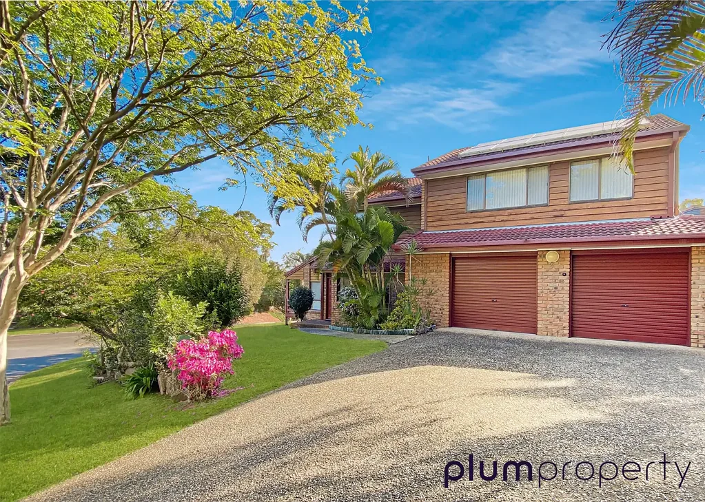 Spacious 5-Bedroom Family Home in Leafy Chapel Hill