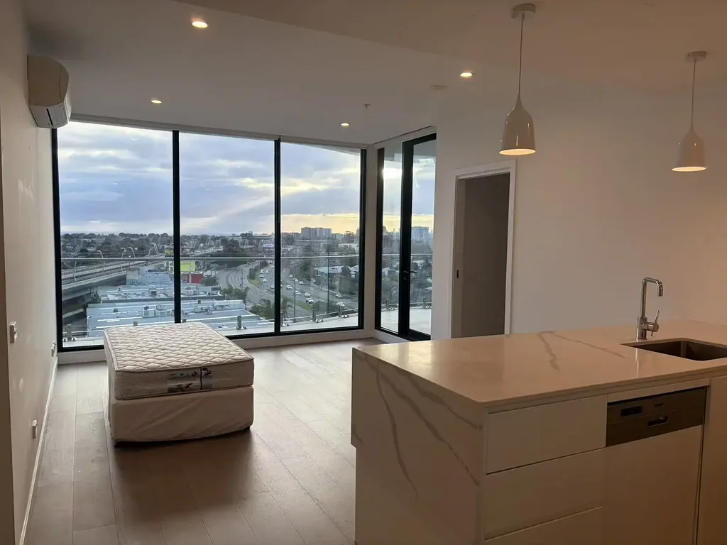 Two Bedroom Apartment Close to Everything -Part Furnished