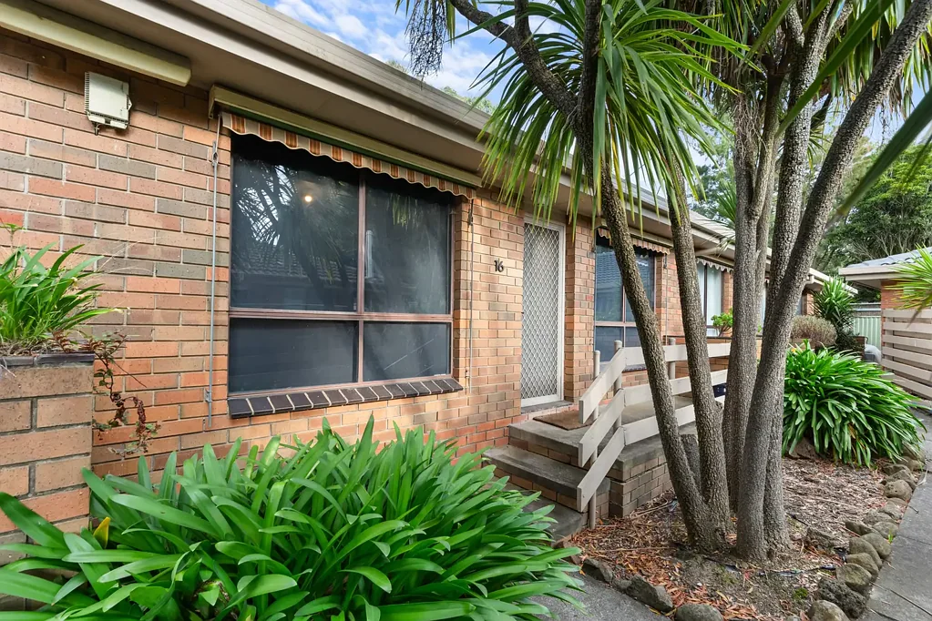 16/10 SIMPSON STREET, Black Hill, VIC 3350