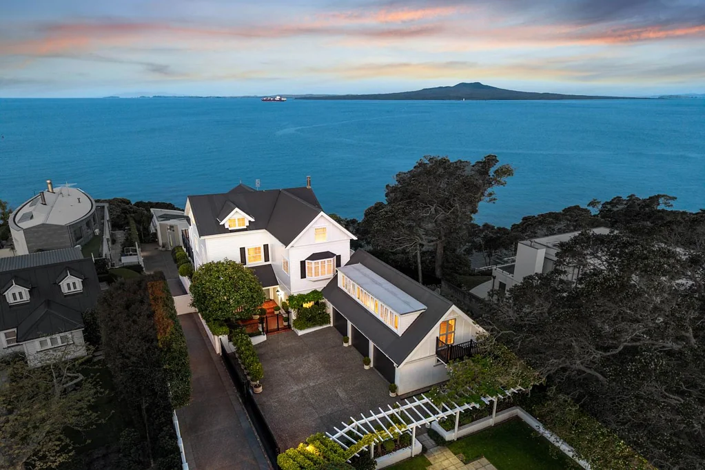 Takapuna 4ਬੈੱਡਰੂਮ Grand Views, Coastal Prestige