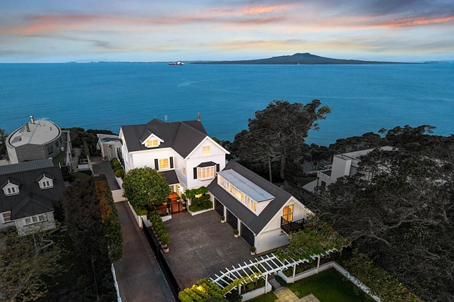 11 Kitchener Road, Takapuna, North Shore City