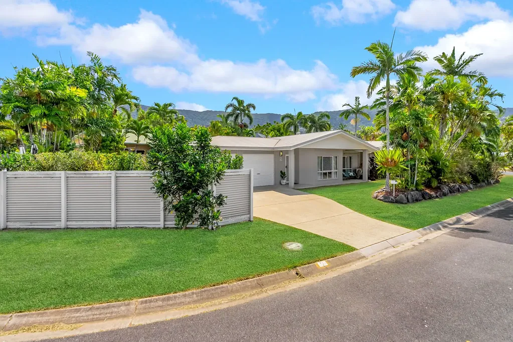 Kewarra Beach 4બેડરૂમ YOUR PRIVATE SANCTUARY - DUAL SIDE ACCESS, POOL, AND ROOM FOR A SHED !