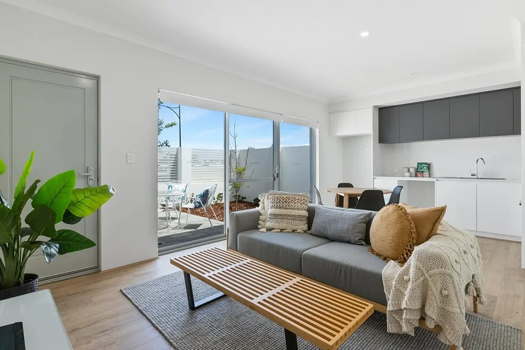 AMAZING 2x2 IN LAKE COOGEE