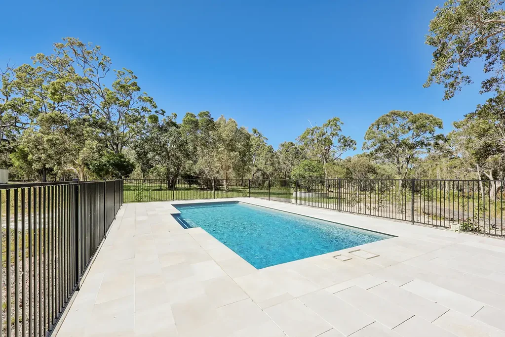 Walligan 3Zimmer Nine Acres, A Mineral Pool And A Very Good Head Start