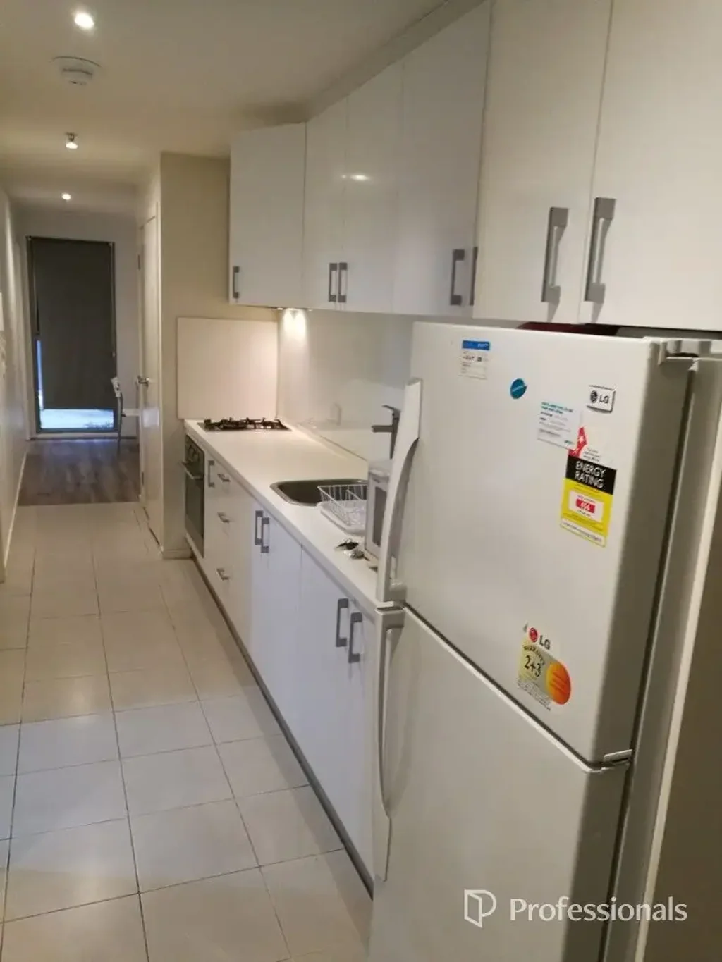 Furnished Spacious 3-Bedroom Apartment in Prime Caulfield East Location