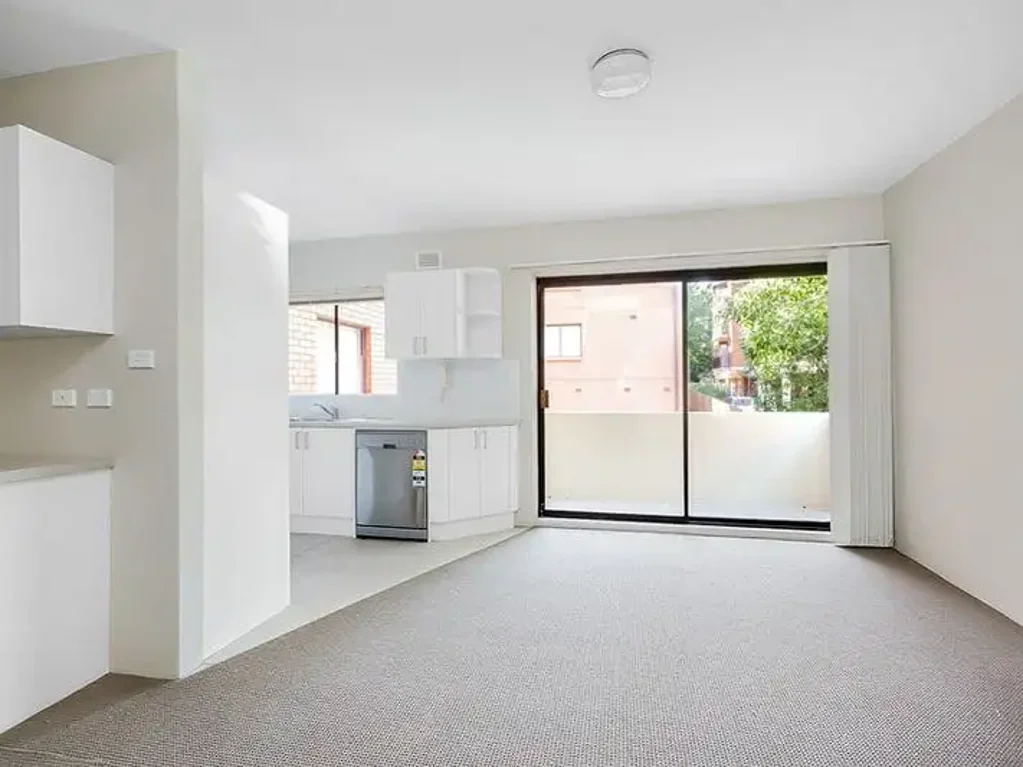 Fully Renovated 1 Bedroom Apartment in a Fabulous Location