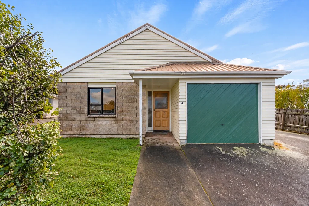 Masterton 2ਬੈੱਡਰੂਮ Easy Care, Handy Location - BEO $349,000