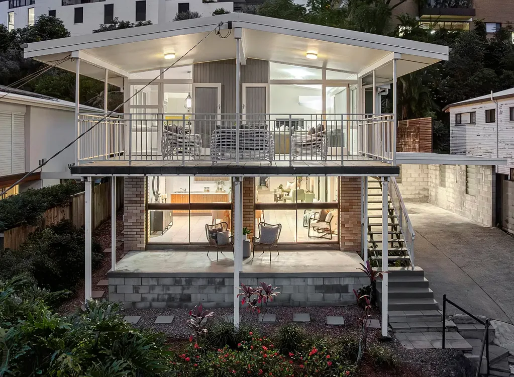 Bardon 4Zimmer Elevated Family Home with Fantastic City Views