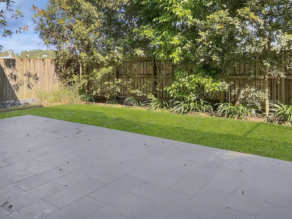 Stafford 2Kwarto Private ground floor living in Theodore Street with spacious courtyard