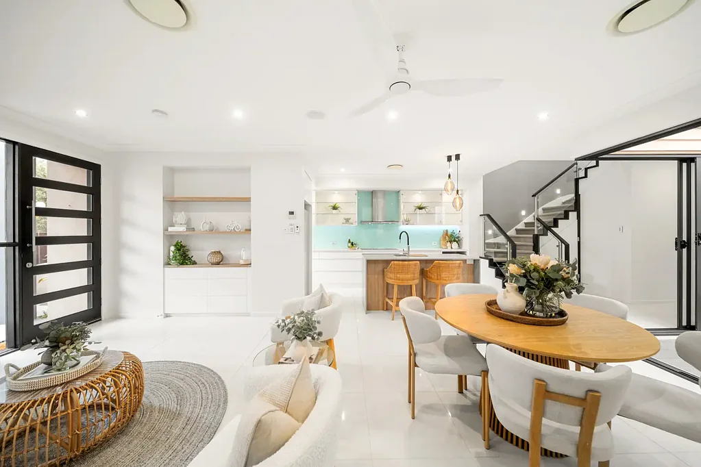 Birtinya 4Kwarto Designer Elegance Meets Coastal Convenience