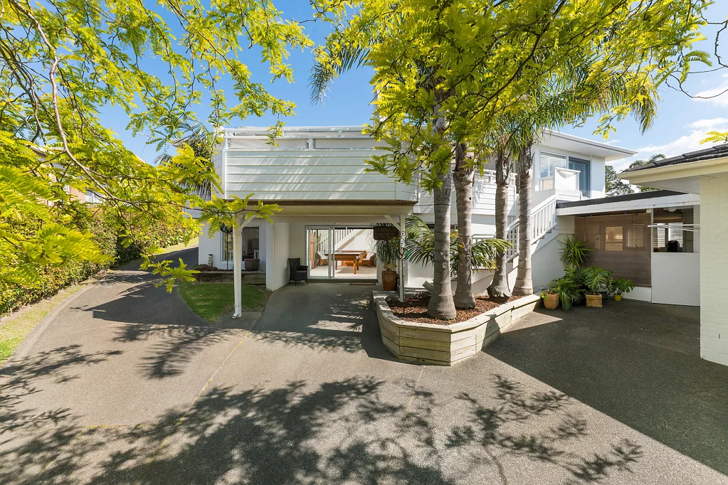 Rothesay Bay 5कमरा Home & Income | Large Volume Residence