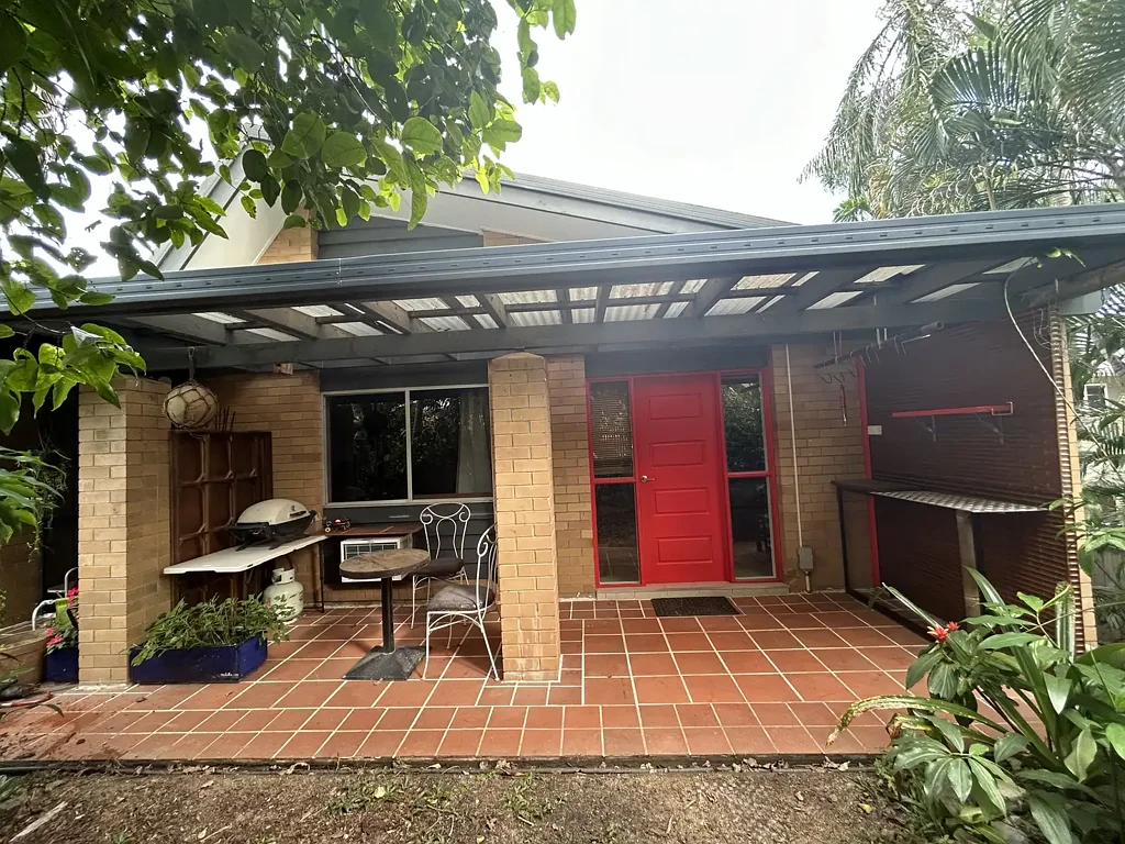 Rare Opportunity -Granny Flat in Whitfield- Rent Includes Utilities and Furniture