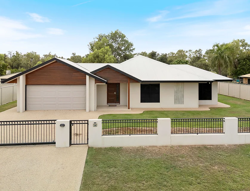 24 Kidd Street, Emerald, QLD 4720, 4 slaapkamers, 2 badkamers, House