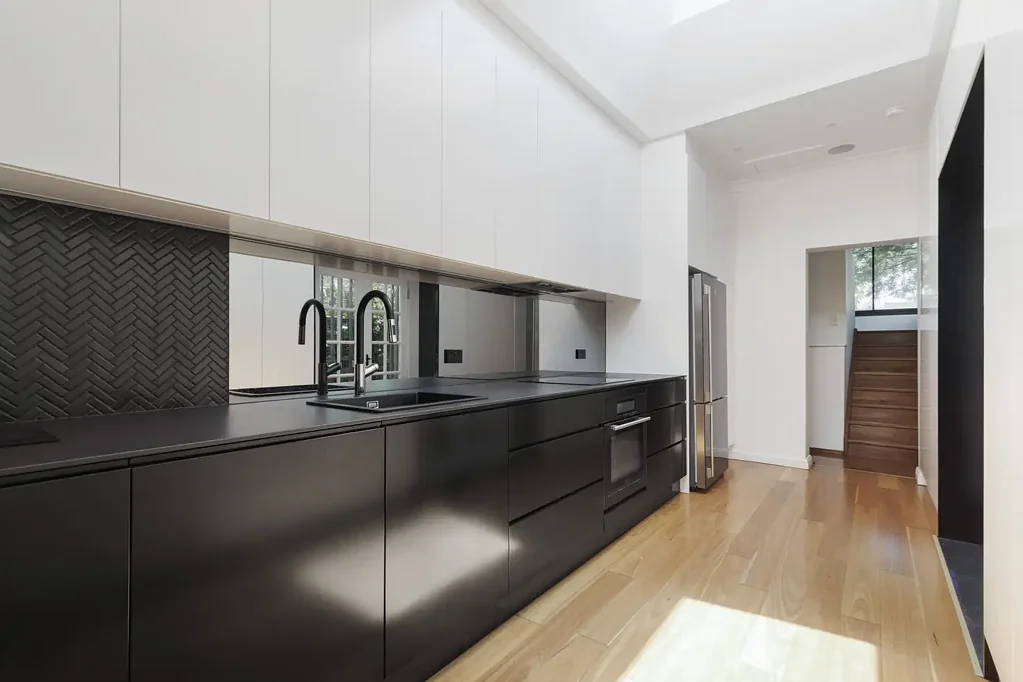Renovated 3-level terrace on the city fringe