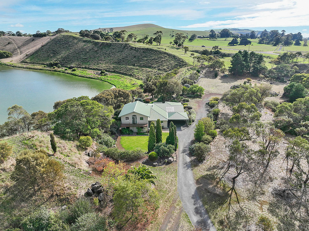 981 CORANGAMITE LAKE RD, CORAGULAC VIC 3249, 0房, 0浴, Lifestyle Property