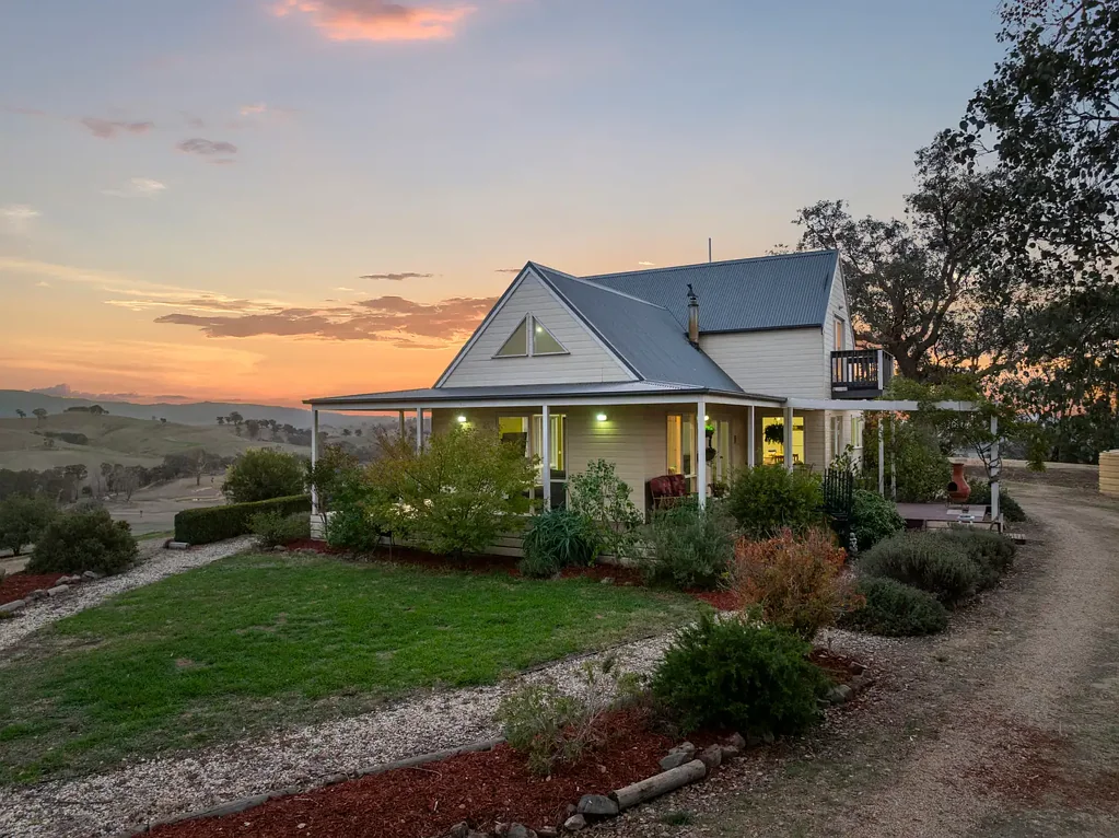 946 Monkey Gully Road, Goughs Bay, VIC 3723