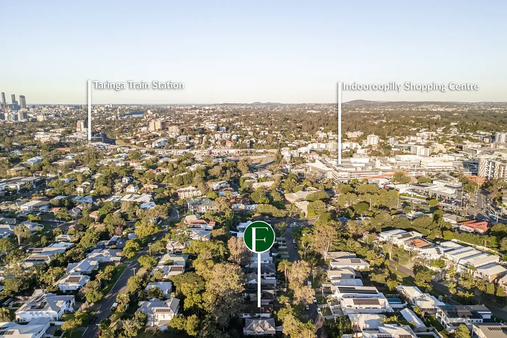 Indooroopilly 4房 尊贵住宅区 607平米地块 地势较高 门面宽15米 靠近购物中心 交通便利 领先学校云集 接近大学CBD At the heart of the home is Prime Elevated Parcel in Prestigious Indooroopilly Enclave.