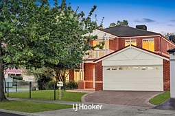 15 Waterside Drive, Cranbourne East