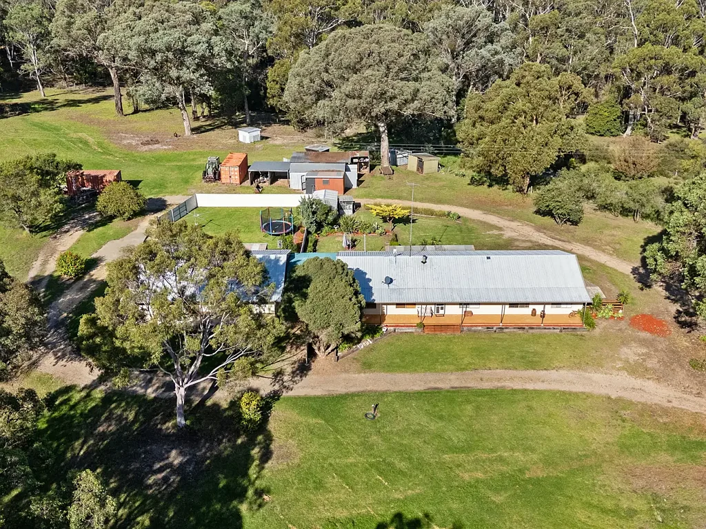 Nicholson 7 Bedroom TWO HOMES, ONE PEACEFUL LIFESTYLE – SMALL ACREAGE LIVING AT ITS BEST