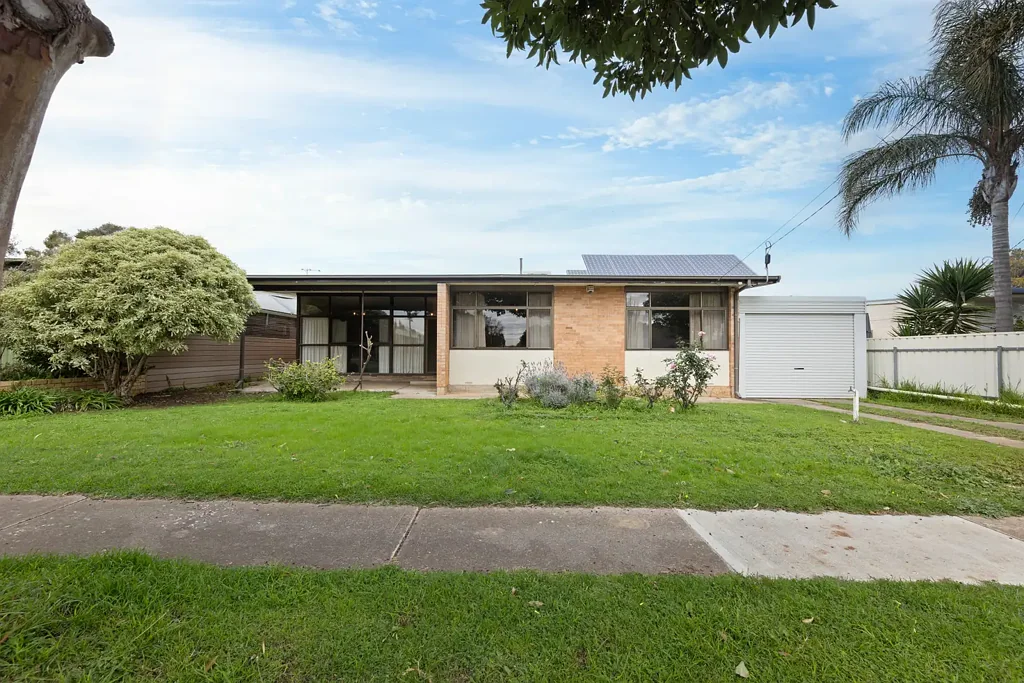 North Brighton 4 Slaapkamer Find potential: where development opportunity meets desirable location