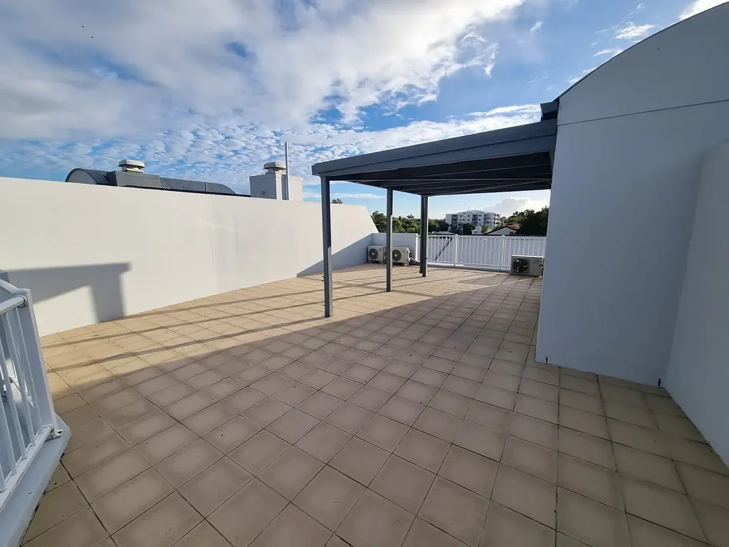 ESPLANADE LIVING - WITH PRIVATE ROOFTOP