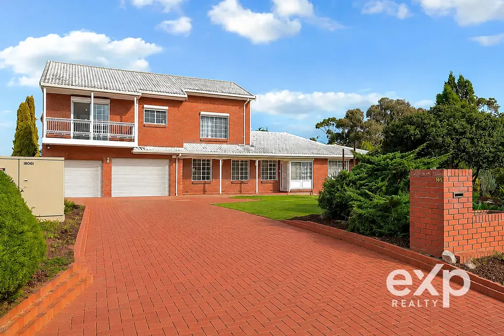 Greenwith 5chambre Game, Set and Match ! 5 Bedrooms & Solid As A Rock on over 2000m2 of land