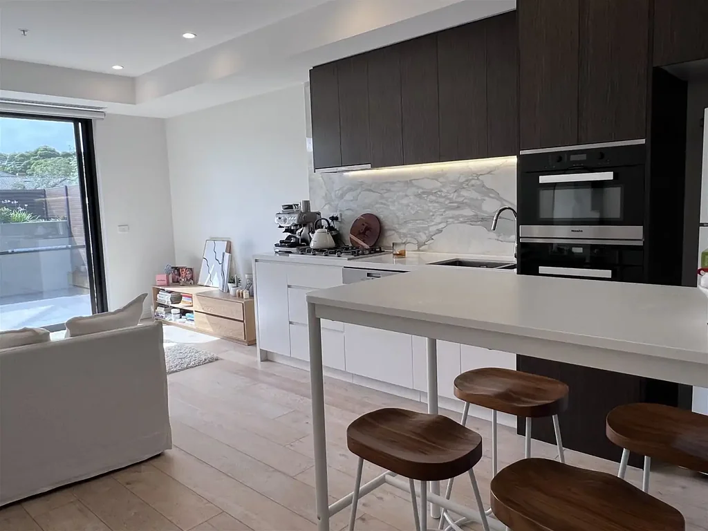 Spacious bright quiet apartment in Camberwell