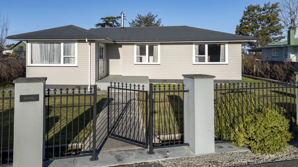 Solway 3 Bedroom More Than a Home – A Studio Too