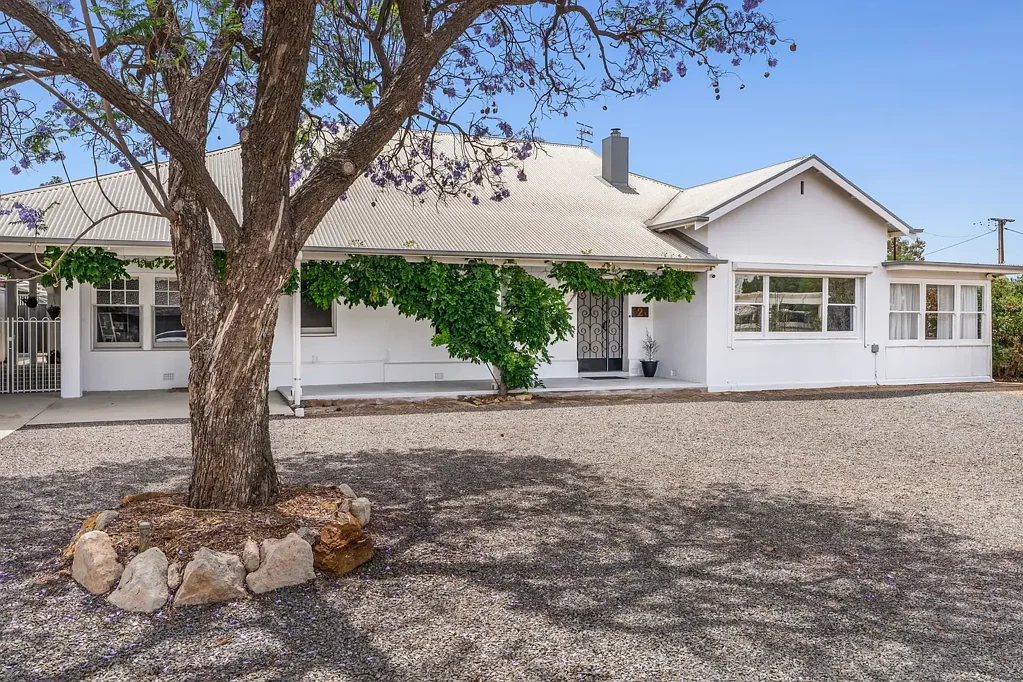 Renmark 3બેડરૂમ Heritage Warmth Meets Contemporary Comfort