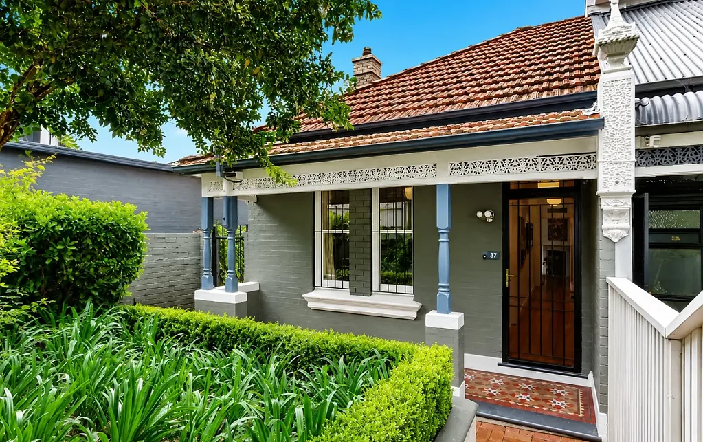 Tranquil Park-Side Cottage with Wonderful North-Facing Rear Garden