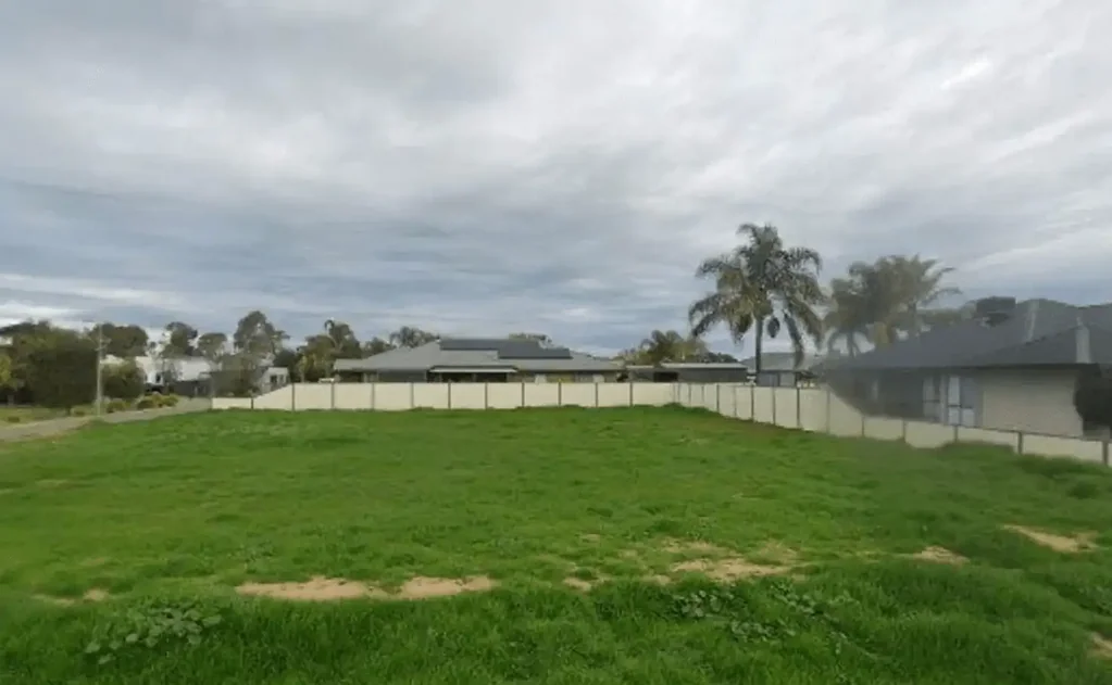 Yarrawonga Large vacant block of land.